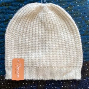 Nevin NWT Women’s Cashmere Beanie Hat. Cream. Size OS.